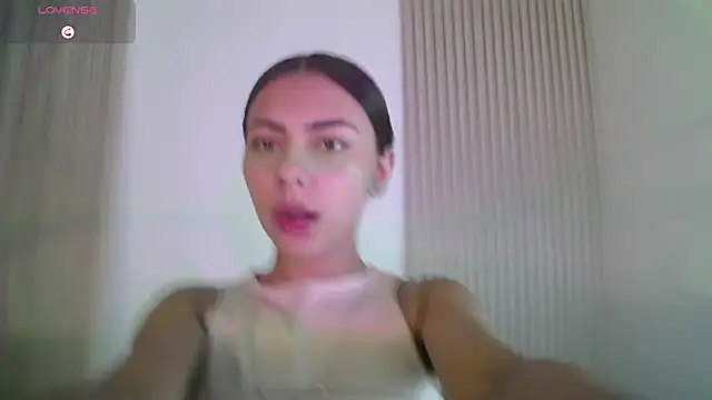 Snapshot of LilybethGray chatting on 09.20.25 LilybethGray online show from 09.20.25