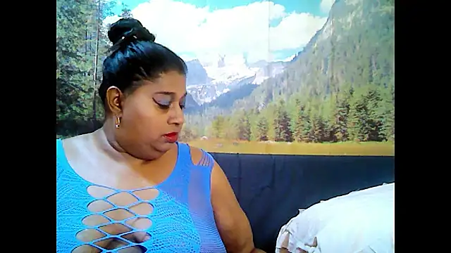 Snapshot of indianhoney694u chatting on 09.19.25 indianhoney694u online show from 09.19.25