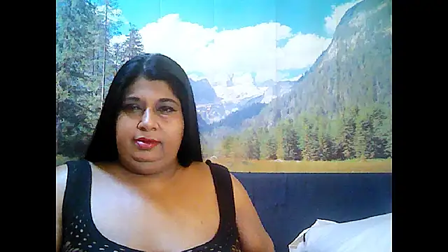 Snapshot of indianhoney694u chatting on 09.22.25 indianhoney694u online show from 09.22.25