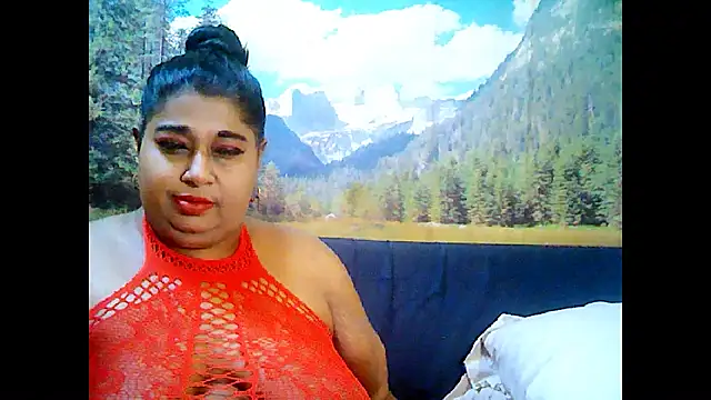 Snapshot of indianhoney694u chatting on 10.11.25 indianhoney694u online show from 10.11.25