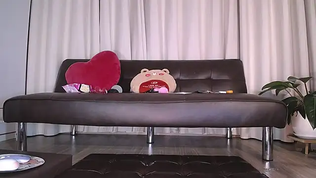 Liz Hu online show from 09.11.25