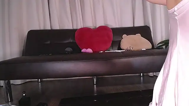 Liz Hu online show from 09.15.25