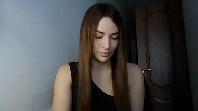 Snapshot of MandiBrooks chatting on 11.03.25 MandiBrooks online show from 11.03.25