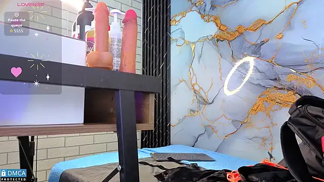 nena cupcake  online show from 11.26.25