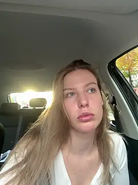 Snapshot of Chloemillerrxx chatting on 11.18.25 Chloemillerrxx online show from 11.18.25