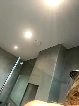 Snapshot of Chloemillerrxx chatting on 11.20.25 Chloemillerrxx online show from 11.20.25