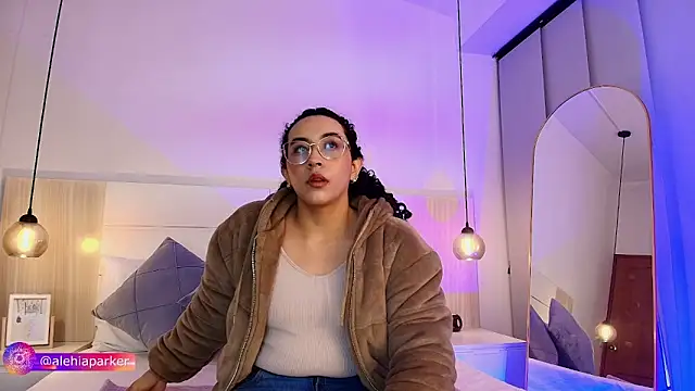 Snapshot of alehia_cute chatting on 10.12.25 alehia cute online show from 10.12.25