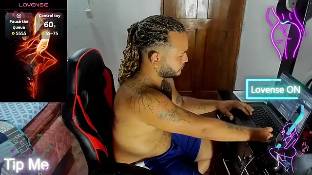 Snapshot of Alex_Dancy5 chatting on 10.25.25 Alex Dancy5 online show from 10.25.25