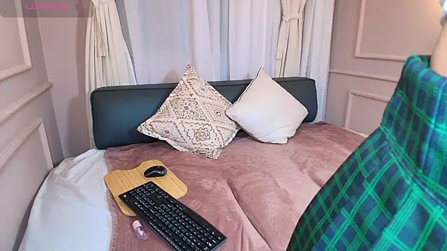 Nahomi key  online show from 10.31.25