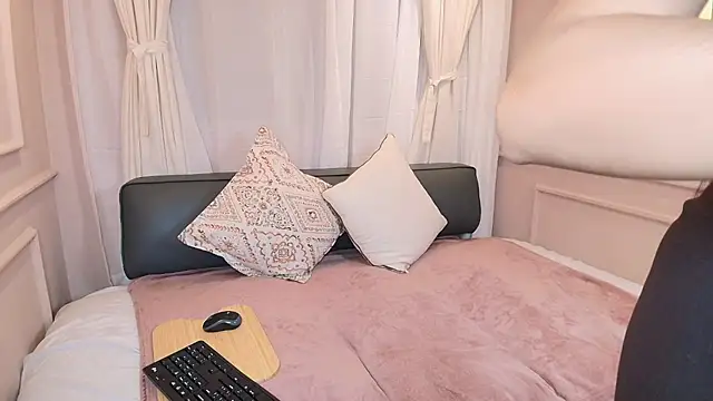 Nahomi key  online show from 11.14.25