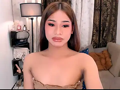 Snapshot of asianlatina69 chatting on 10.12.25 asianlatina69 online show from 10.12.25