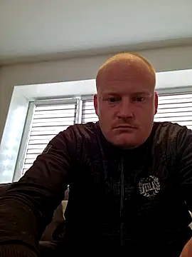 Snapshot of svenni2525 chatting on 09.28.25 svenni2525 online show from 09.28.25