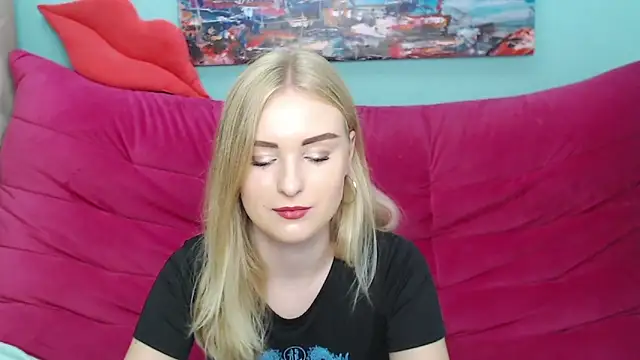 Snapshot of SofySofty chatting on 09.18.25 SofySofty online show from 09.18.25