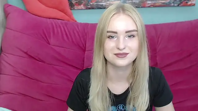 Snapshot of SofySofty chatting on 09.21.25 SofySofty online show from 09.21.25