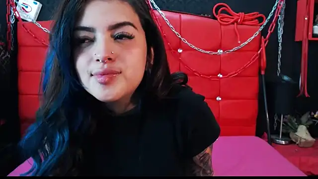 Snapshot of MaviceMur chatting on 11.28.25 MaviceMur online show from 11.28.25