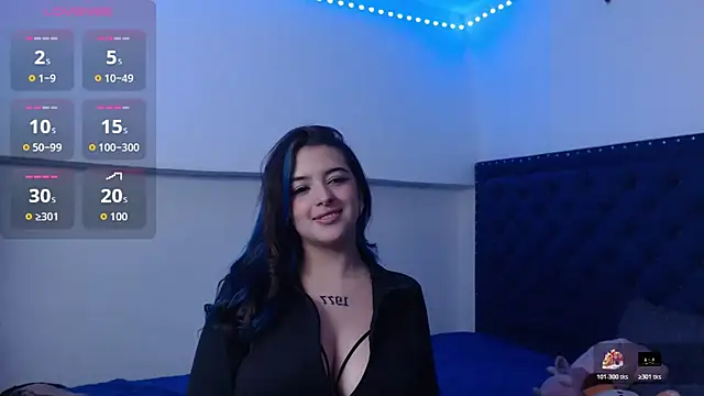 Snapshot of MaviceMur chatting on 12.04.25 MaviceMur online show from 12.04.25