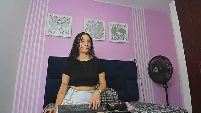 Snapshot of Horny_firecouple chatting on 09.15.25 Horny firecouple online show from 09.15.25