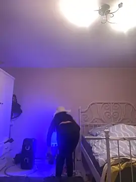 Snapshot of Lara_KissSS chatting on 09.29.25 Lara KissSS online show from 09.29.25