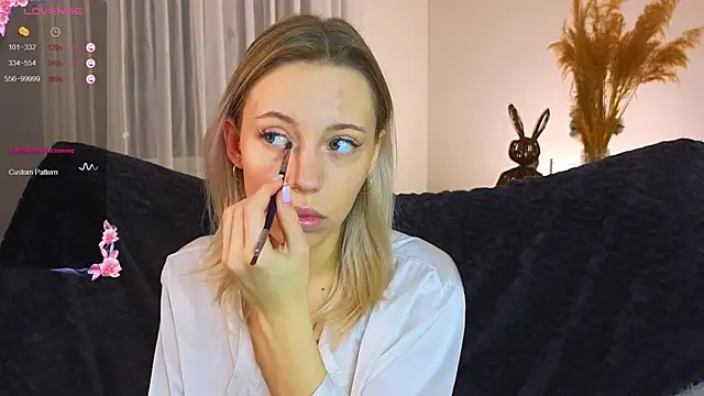 NyxaThorn online show from 11.10.25