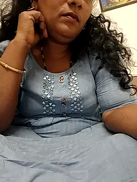 Snapshot of Aunty_Boy_143 chatting on 10.06.25 Aunty Boy 143 online show from 10.06.25