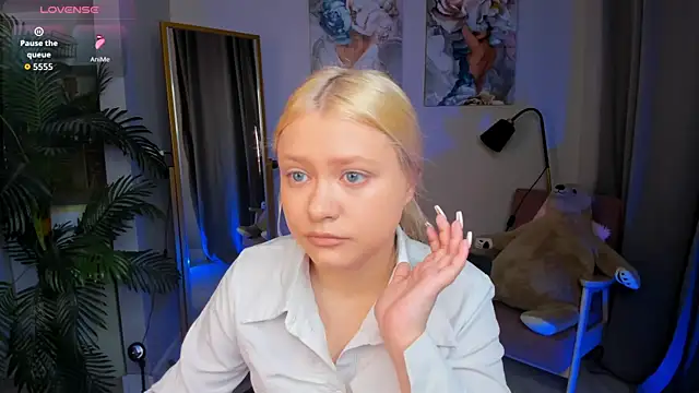 Snapshot of Millie_Vanillies chatting on 09.10.25 Millie Vanillies online show from 09.10.25