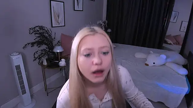 Snapshot of Millie_Vanillies chatting on 09.15.25 Millie Vanillies online show from 09.15.25