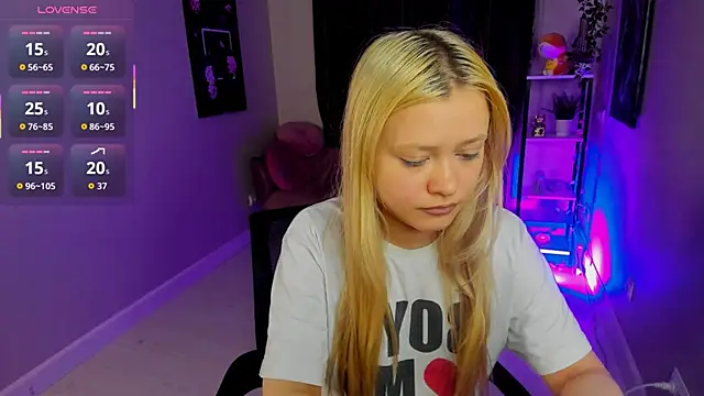 Snapshot of Millie_Vanillies chatting on 10.04.25 Millie Vanillies online show from 10.04.25