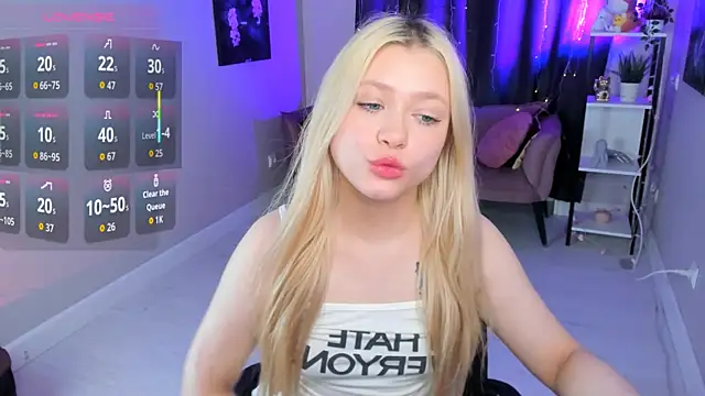 Snapshot of Millie_Vanillies chatting on 10.07.25 Millie Vanillies online show from 10.07.25