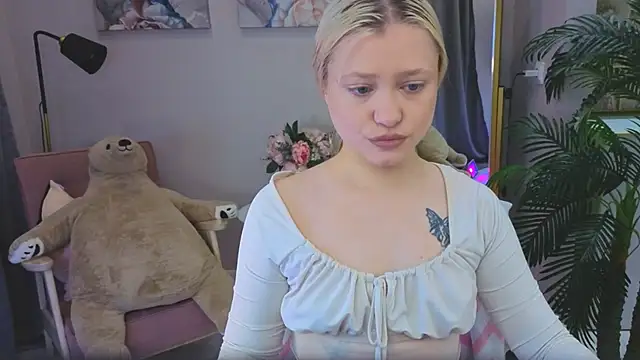 Snapshot of Millie_Vanillies chatting on 10.12.25 Millie Vanillies online show from 10.12.25