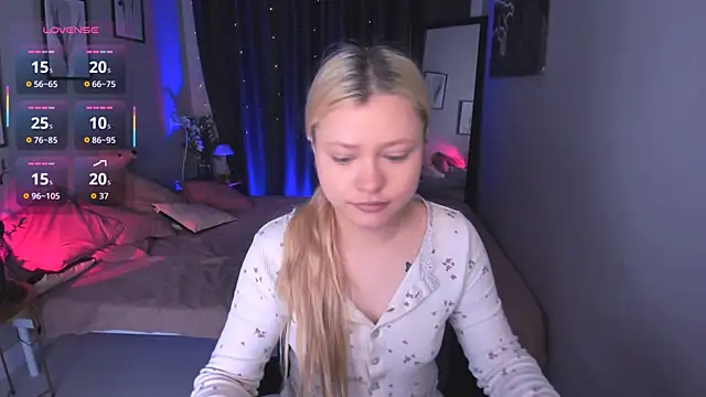 Snapshot of Millie_Vanillies chatting on 10.14.25 Millie Vanillies online show from 10.14.25