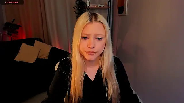 Snapshot of Millie_Vanillies chatting on 10.16.25 Millie Vanillies online show from 10.16.25