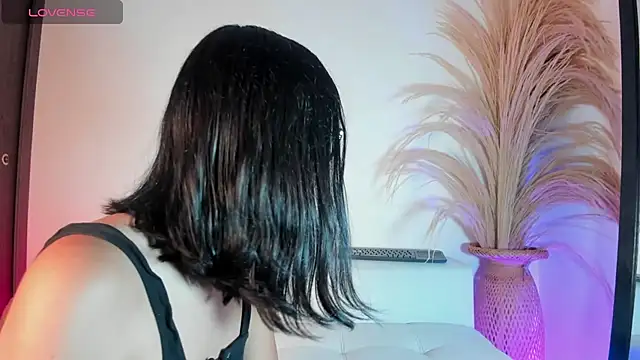 Noami Rose online show from 12.04.25