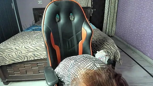 Snapshot of ShylaGill chatting on 10.14.25 ShylaGill online show from 10.14.25