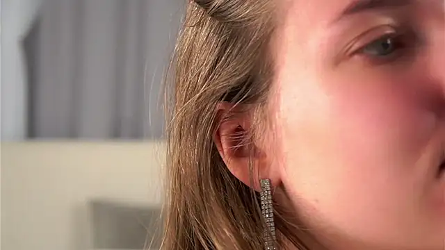 KarriBrownd online show from 09.09.25