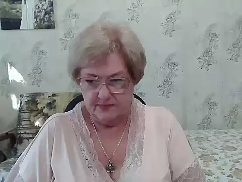 Snapshot of Renata62011 chatting on 09.28.25 Renata62011 online show from 09.28.25