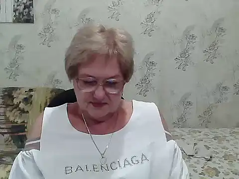 Snapshot of Renata62011 chatting on 09.29.25 Renata62011 online show from 09.29.25