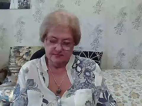 Snapshot of Renata62011 chatting on 10.05.25 Renata62011 online show from 10.05.25