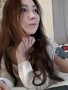 Snapshot of _San_Sara_ chatting on 11.14.25 San Sara online show from 11.14.25