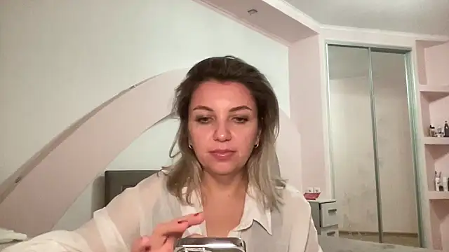 Snapshot of Beautysoul_ chatting on 10.25.25 Beautysoul  online show from 10.25.25