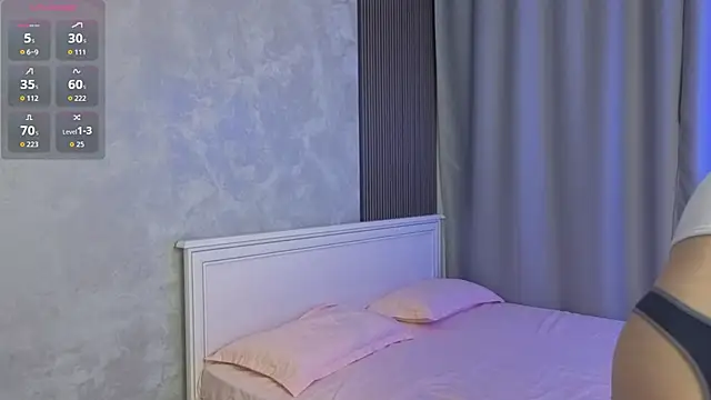 Snapshot of akino_hen chatting on 09.30.25 akino hen online show from 09.30.25