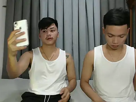 Snapshot of hot_emman chatting on 10.22.25 hot emman online show from 10.22.25