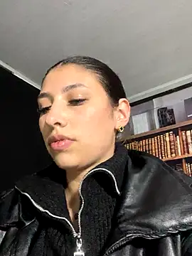 Snapshot of AriaBliss- chatting on 09.11.25 AriaBliss- online show from 09.11.25