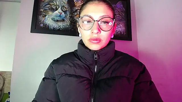 Snapshot of AriaBliss- chatting on 10.16.25 AriaBliss- online show from 10.16.25