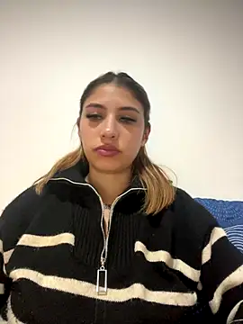 Snapshot of AriaBliss- chatting on 11.04.25 AriaBliss- online show from 11.04.25