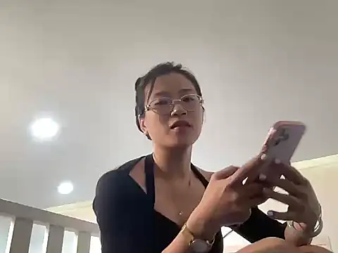 Snapshot of Linh9999- chatting on 10.15.25 Linh9999- online show from 10.15.25