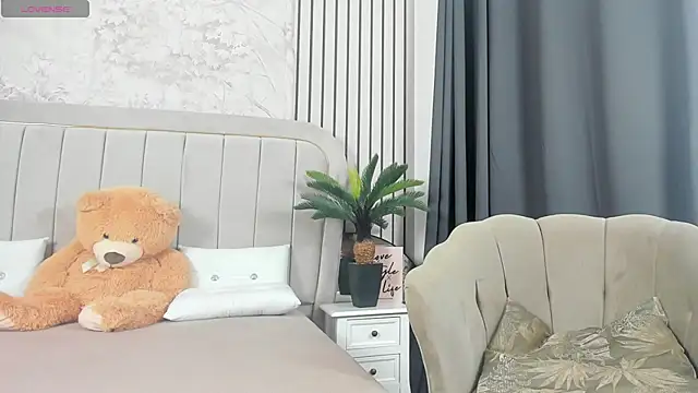 Snapshot of DaryaReed chatting on 09.15.25 DaryaReed online show from 09.15.25