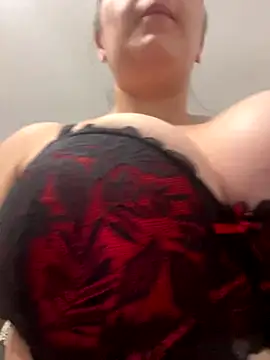 Snapshot of AmaliaAma chatting on 09.24.25 AmaliaAma online show from 09.24.25