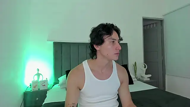 Snapshot of AlexanderHall chatting on 09.08.25 AlexanderHall online show from 09.08.25