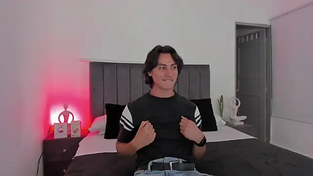 Snapshot of AlexanderHall chatting on 09.09.25 AlexanderHall online show from 09.09.25