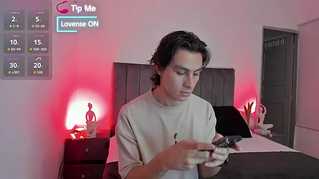 Snapshot of AlexanderHall chatting on 09.14.25 AlexanderHall online show from 09.14.25